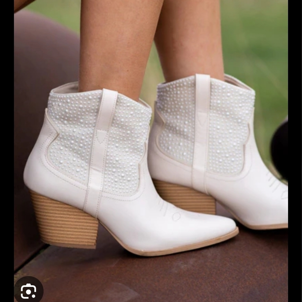 Cupid Women's Size 10 Cream Western Ankle Boots Pearl Embellishment